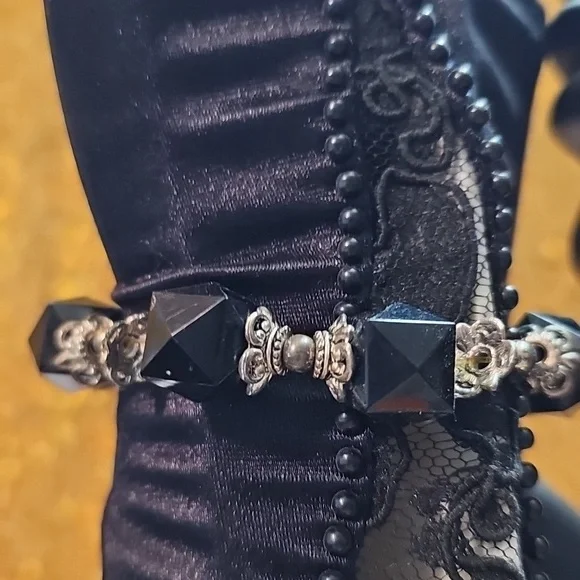 Black W/ Silver Tones jewlery set. Necklace, bracelet, earrings, Brooch, Ring - Picture 7 of 11